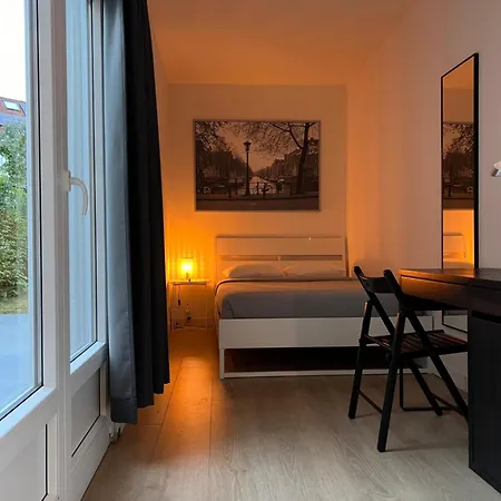 2 Bedroom With Garden Close To Station