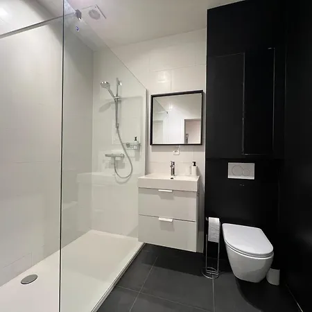 2 Bedroom With Garden Close To Station *