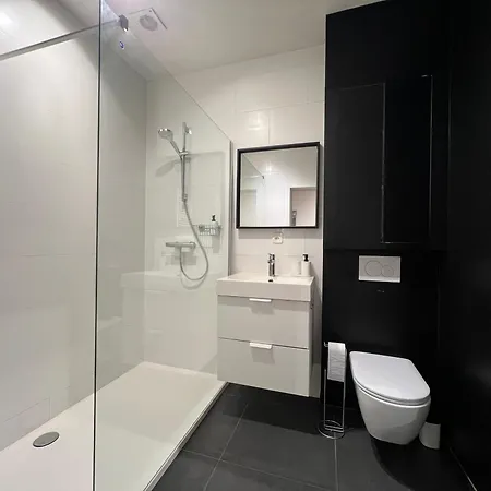 2 Bedroom With Garden Close To Station *