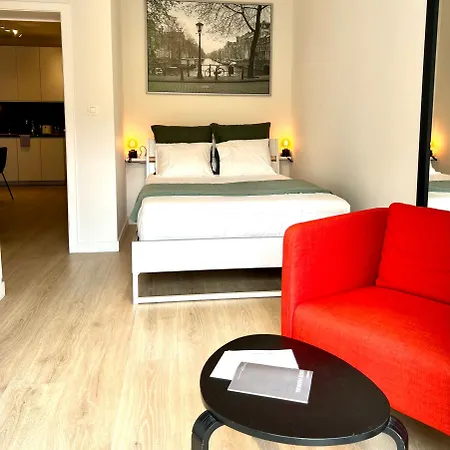 2 Bedroom With Garden Close To Station Apartment